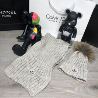 Зимний комплект Moncler Winter Hat Knitted Pompon and Scarf Sandy