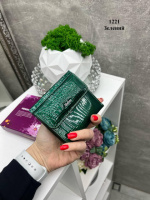 Натуральна шкіра. Зелений - лаковий жіночий гаманець на кнопці, у фірмовій коробці (1221)