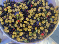 Оливки без кісточок виноград