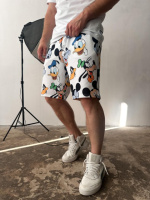 Білі чоловічі стильні трикотажні шорти з модним мультяшним принтом