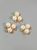 Металлический декор «три жемчужины»  2×2см. Основа - золото. Цена указана за 1 шт