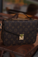 LOUIS VUITTON Pochette Metis brown
