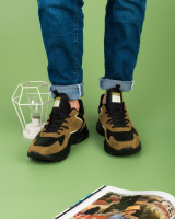 Чоловічі двокольорові кросівки на шнурівці