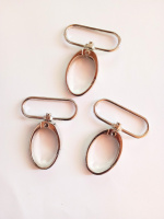 Карабін. Довжина - 5 см. Розмір внутрішнього кільця - 1,5×4 см. Колір - серебро. Ціна за 1 шт