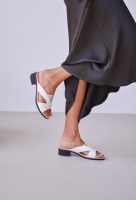 Жіночі шльопанці шкіряні білі v7-210-13b