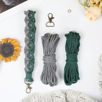 Набор макраме для ручного плетения и вязания брелока «Петля» для ключей и аксессуаров 22х3см, зелёный с серый