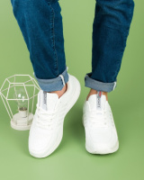 Чоловічі білі кросівки на шнурівці