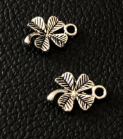 Подвеска металлическая «клевер». Размер -14×10мм. Цвет - серебро.