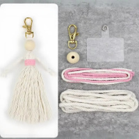 Набор макраме для рукоделия и плетения брелока «Куколка» для ключей и аксессуаров белый с розовым