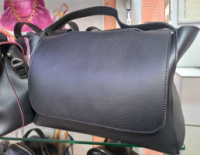 Lucherino 668 ЧОРНА — екошкіра з тисненням — широка вмістка сумка,  під клапаном