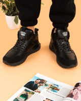 Чоловічі зимові чорні кросівки на шнурівці