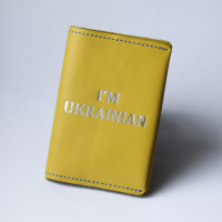 Шкіряна Обкладинка для паспорта «I'm Ukrainian»,жовта з посрібленням,блакитна нитка.