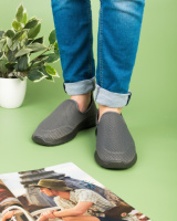 Чоловічі сірі кросівки з текстилю