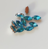 Страз (стекло)  в металлической оправе. Размер - 7×15 мм. Цвет- голубой