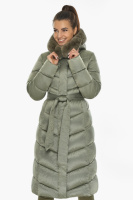 Куртка женская Braggart зимняя длинная с поясом и натуральным мехом на капюшоне - 56586 нефритового цвета