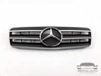 Решетка радиатора на Mercedes CLK-Class W208 1997-2002 год CL-Look ( Черная с хром вставками )