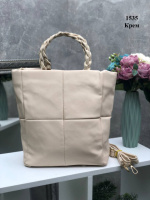 Кремова — стильна стьобана велика сумка з короткою плетеною ручкою з екошкіри (1535)