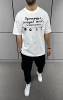 Біла комфортна чоловіча оверсайз футболка з трендовим принтом
