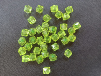 Бусины «квадратные». Размер - 10 мм. Упаковка - 20 грамм (прим. 39  шт) Цвет - салатовый