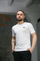 Футболка чоловіча з прапором на грудях Intruder біла (8721757441)