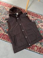 Жилет Brunello Cucinelli коричневого кольору з трикотажним капюшоном v116