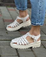 Жіночі кросівки