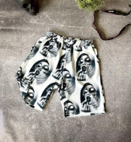 Чоловічі комфортні білі трикотажні літні шорти зі стильним принтом