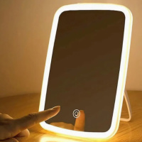 Сенсорне LED дзеркало для макіяжу з 3 рівнями підсвічування і USB зарядкою.