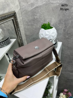 Пудра — мʼяка і приємна на дотик сумочка на блискавці під клапаном (0473)