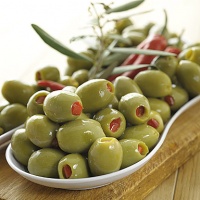 Зелені оливки «Халкідики», фаршировані червоним перцем.