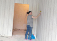 Поклейка шпалер Бюджетний ремонт квартир