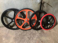 Велосипедное колесо с бескамерной покрышкой 20х1,5