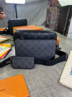 Месенджер Louis Vuitton Trio Monogram сірий с827