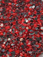 Стразы.  Цвет красный. размер микс. 10 грамм
