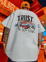 Сіра чоловіча трендова оверсайз футболка з модним дизайном