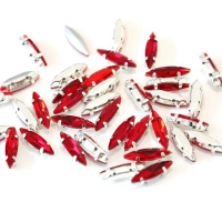 Страз (стекло)  в металлической оправе. Размер - 4×15 мм. Цвет- красный 5 шт