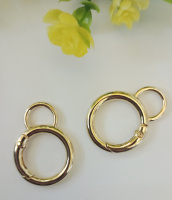 Карабин круглый с кольцом. Размер 26.6мм. Цвет золото. Цена указана за 1 шт.