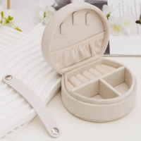 Органайзер-шкатулка для украшений футляр для хранения драгоценностей и аксессуаров органайзер 10х9х5 см бархат, бежевый