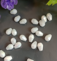 Хрустальные бусины*капля*. Размер 6*8мм. Цвет белый матовый  с переливом. Цена указана за 1 шт