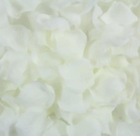 Пелюстки троянд з сатину 5*5 см. Колір: Молочний