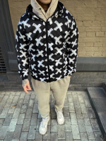 Легка чорна вітрівка з принтом