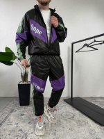 Осінній чорний спортивний чоловічий костюм з принтом