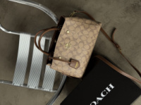 Сумка жіноча Coach через плече бежевий