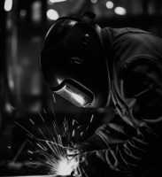 Якість зварних швів при гарячому цинкуванні: дефекти, причини та як уникнути