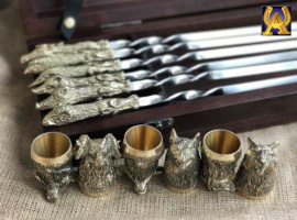 Набор шампуров и рюмок «Охотничий трофей» в кейсе из дерева