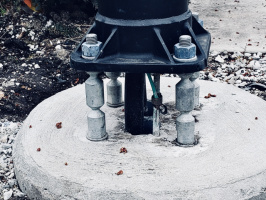 Розривні основи опор освітлення