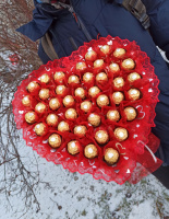 Червоний букет з цукерок 40 см Ferrero Rocher у формі серця букет з цукерками, солодкий подарунок для жінки, дівчини