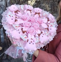 Великий рожевий букет із м'яких іграшок і цукерок 40 см Рафаелло, незвичайний подарунок на день народження.