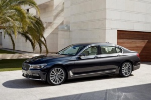 BMW 7-series сможет самостоятельно заезжать в гараж
