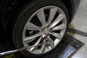 Tesla Modes S який одноширокий розмір можна поставити замість 245/35R21+265/35R21